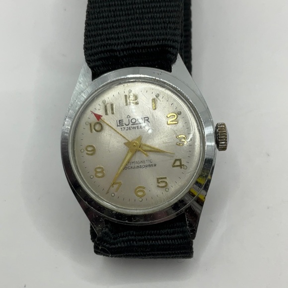 Vintage Midsize Mechanical Le Jour Watch 30 MM RUNS - Picture 3 of 5